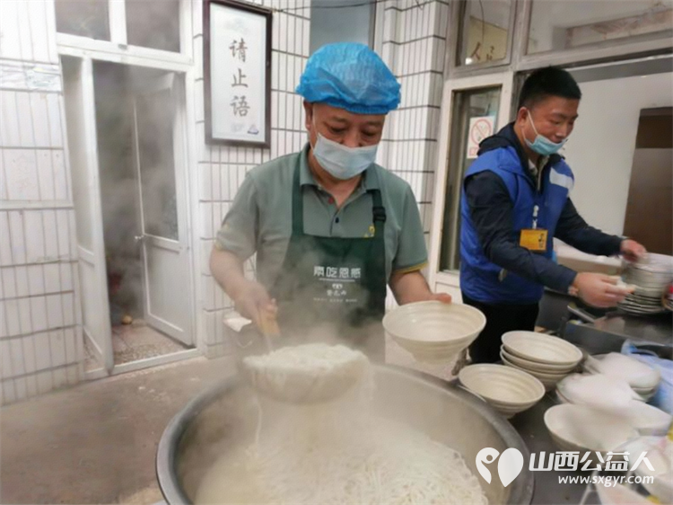 爱的约定----长治市小雨点公益志愿者协会志愿者来到隆福饭店(原雨花斋二部)连续几年来同志们都会放弃节假日来到这里定期为老人开展义务理发活动 - 第21张 - 山西公益人 爱的约定----长治市小雨点公益志愿者协会志愿者来到隆福饭店(原雨花斋二部)连续几年来同志们都会放弃节假日来到这里定期为老人开展义务理发活动 - 第21张