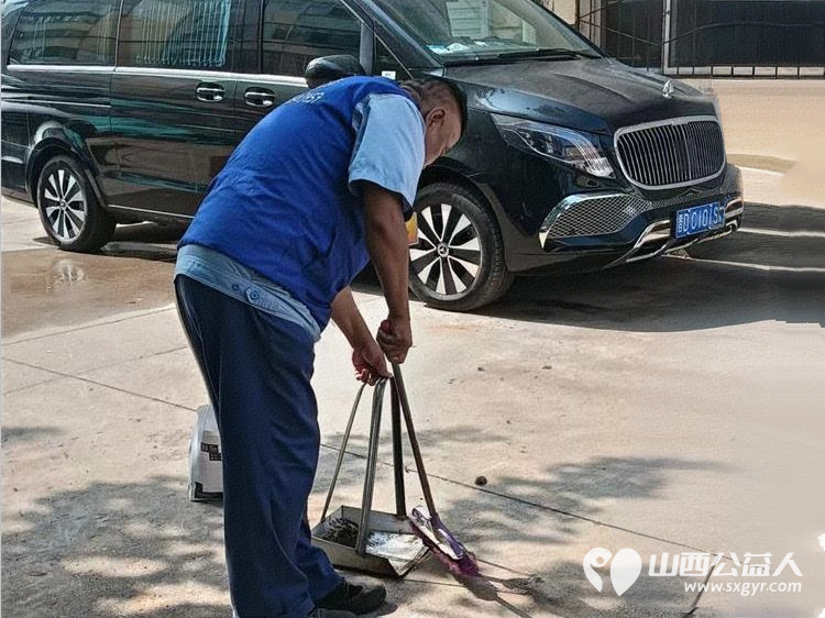 爱的约定----长治市小雨点公益志愿者协会志愿者来到隆福饭店(原雨花斋二部)连续几年来同志们都会放弃节假日来到这里定期为老人开展义务理发活动 - 第14张 - 山西公益人 爱的约定----长治市小雨点公益志愿者协会志愿者来到隆福饭店(原雨花斋二部)连续几年来同志们都会放弃节假日来到这里定期为老人开展义务理发活动 - 第14张