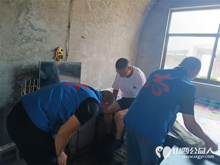 爱的约定----长治市小雨点公益志愿者协会志愿者来到隆福饭店(原雨花斋二部)连续几年来同志们都会放弃节假日来到这里定期为老人开展义务理发活动 - 第29张 - 山西公益人 爱的约定----长治市小雨点公益志愿者协会志愿者来到隆福饭店(原雨花斋二部)连续几年来同志们都会放弃节假日来到这里定期为老人开展义务理发活动 - 第29张