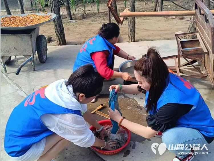 爱的约定----长治市小雨点公益志愿者协会志愿者来到隆福饭店(原雨花斋二部)连续几年来同志们都会放弃节假日来到这里定期为老人开展义务理发活动 - 第22张 - 山西公益人 爱的约定----长治市小雨点公益志愿者协会志愿者来到隆福饭店(原雨花斋二部)连续几年来同志们都会放弃节假日来到这里定期为老人开展义务理发活动 - 第22张