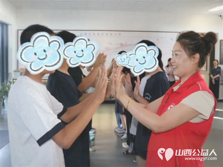 探秘七彩盐湖守护生态家园 运城市妇联、运城市盐保中心及运城市盐湖区志愿者协会组织爱心妈妈携手帮扶儿童开启盐湖奇妙研学之旅 - 第6张 - 山西公益人 探秘七彩盐湖守护生态家园 运城市妇联、运城市盐保中心及运城市盐湖区志愿者协会组织爱心妈妈携手帮扶儿童开启盐湖奇妙研学之旅 - 第6张