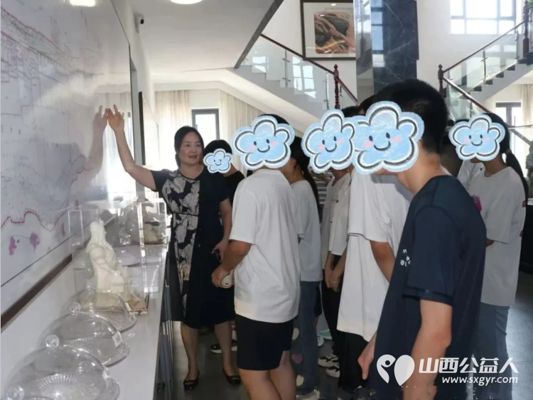 探秘七彩盐湖守护生态家园 运城市妇联、运城市盐保中心及运城市盐湖区志愿者协会组织爱心妈妈携手帮扶儿童开启盐湖奇妙研学之旅 - 第3张 - 山西公益人 探秘七彩盐湖守护生态家园 运城市妇联、运城市盐保中心及运城市盐湖区志愿者协会组织爱心妈妈携手帮扶儿童开启盐湖奇妙研学之旅 - 第3张