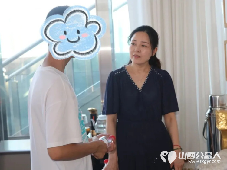 探秘七彩盐湖守护生态家园 运城市妇联、运城市盐保中心及运城市盐湖区志愿者协会组织爱心妈妈携手帮扶儿童开启盐湖奇妙研学之旅 - 第7张 - 山西公益人 探秘七彩盐湖守护生态家园 运城市妇联、运城市盐保中心及运城市盐湖区志愿者协会组织爱心妈妈携手帮扶儿童开启盐湖奇妙研学之旅 - 第7张