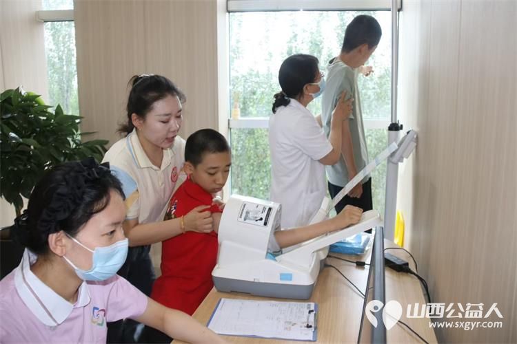 感谢山西综改区健康管理中心的医务人员为太原市灵星孤独症心青年提供免费体检用专业呵护星星的健康 - 第1张 - 山西公益人 感谢山西综改区健康管理中心的医务人员为太原市灵星孤独症心青年提供免费体检用专业呵护星星的健康 - 第1张