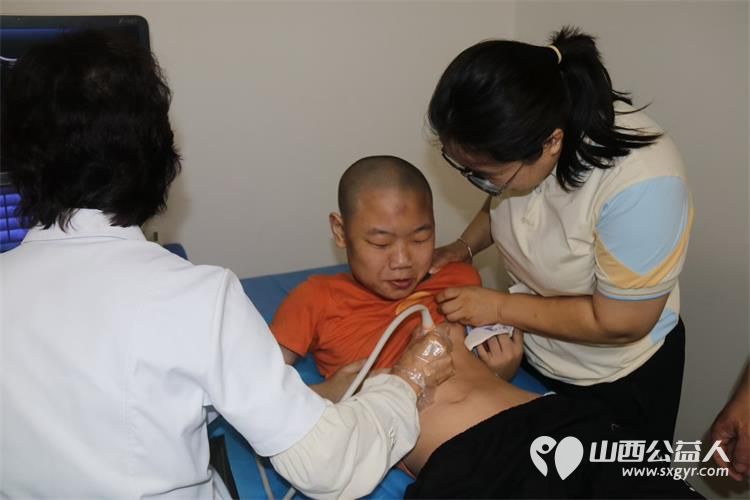 只要用心就会做的更好 山西综改区健康管理中心医护人员给太原市灵星孤独症孩子的第二批体检 - 第5张 - 山西公益人 只要用心就会做的更好 山西综改区健康管理中心医护人员给太原市灵星孤独症孩子的第二批体检 - 第5张