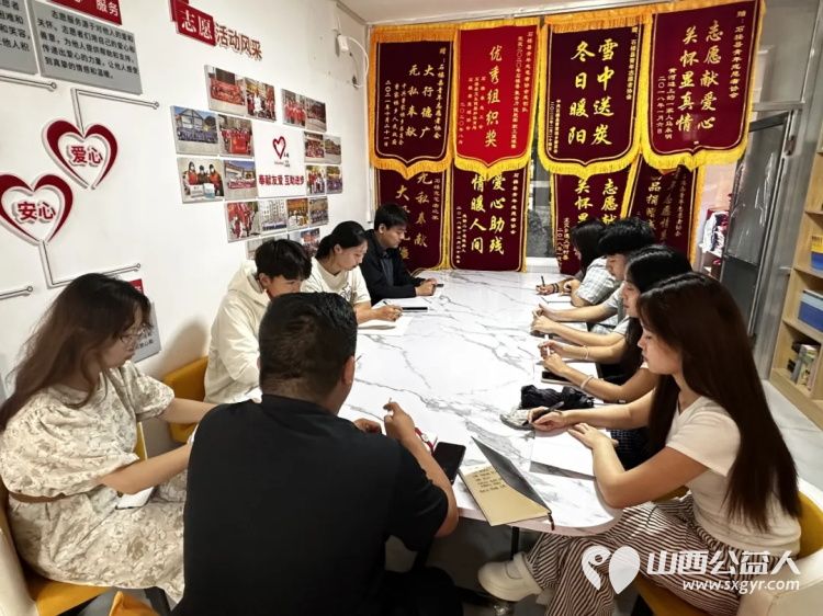 他来了她来了他带着她的才华走来了 青春归巢志愿启航石楼县青年志愿者协会大学生社区实践计划实习岗今日上岗 - 第1张 - 山西公益人 他来了她来了他带着她的才华走来了 青春归巢志愿启航石楼县青年志愿者协会大学生社区实践计划实习岗今日上岗 - 第1张