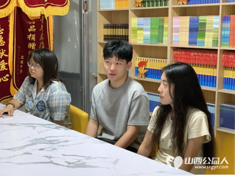 他来了她来了他带着她的才华走来了 青春归巢志愿启航石楼县青年志愿者协会大学生社区实践计划实习岗今日上岗 - 第3张 - 山西公益人 他来了她来了他带着她的才华走来了 青春归巢志愿启航石楼县青年志愿者协会大学生社区实践计划实习岗今日上岗 - 第3张