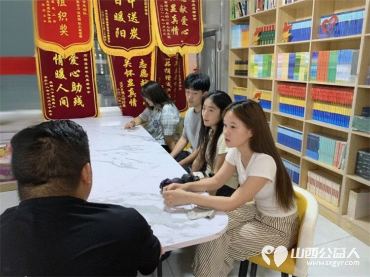 他来了她来了他带着她的才华走来了 青春归巢志愿启航石楼县青年志愿者协会大学生社区实践计划实习岗今日上岗 - 第2张 - 山西公益人 他来了她来了他带着她的才华走来了 青春归巢志愿启航石楼县青年志愿者协会大学生社区实践计划实习岗今日上岗 - 第2张