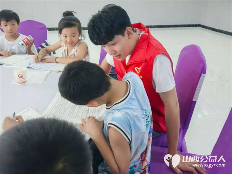 青春筑梦志愿同行----石楼县青年志愿者协会的大学生与青少年的温暖时光用专业知识与温柔态度为孩子排忧解难 - 第7张 - 山西公益人 青春筑梦志愿同行----石楼县青年志愿者协会的大学生与青少年的温暖时光用专业知识与温柔态度为孩子排忧解难 - 第7张