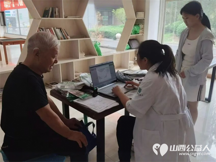 介休市敬老协会举办健康活动暖人心志愿服务进社区活动志愿者走进介休市北坛街道文苑街社区为社区所有老人们爱心理发按摩理疗义诊 - 第38张 - 山西公益人 介休市敬老协会举办健康活动暖人心志愿服务进社区活动志愿者走进介休市北坛街道文苑街社区为社区所有老人们爱心理发按摩理疗义诊 - 第38张