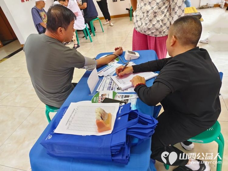 介休市敬老协会举办健康活动暖人心志愿服务进社区活动志愿者走进介休市北坛街道文苑街社区为社区所有老人们爱心理发按摩理疗义诊 - 第34张 - 山西公益人 介休市敬老协会举办健康活动暖人心志愿服务进社区活动志愿者走进介休市北坛街道文苑街社区为社区所有老人们爱心理发按摩理疗义诊 - 第34张