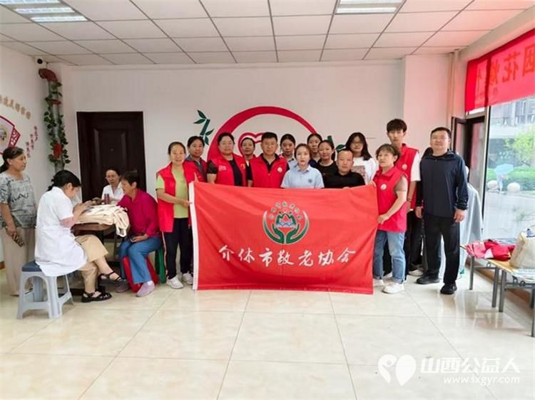 介休市敬老协会举办健康活动暖人心志愿服务进社区活动志愿者走进介休市北坛街道文苑街社区为社区所有老人们爱心理发按摩理疗义诊 - 第1张 - 山西公益人 介休市敬老协会举办健康活动暖人心志愿服务进社区活动志愿者走进介休市北坛街道文苑街社区为社区所有老人们爱心理发按摩理疗义诊 - 第1张