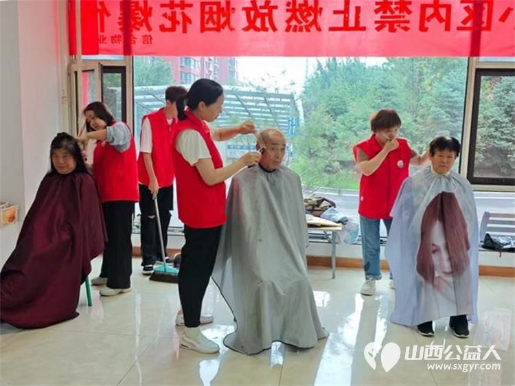 介休市敬老协会举办健康活动暖人心志愿服务进社区活动志愿者走进介休市北坛街道文苑街社区为社区所有老人们爱心理发按摩理疗义诊 - 第6张 - 山西公益人 介休市敬老协会举办健康活动暖人心志愿服务进社区活动志愿者走进介休市北坛街道文苑街社区为社区所有老人们爱心理发按摩理疗义诊 - 第6张
