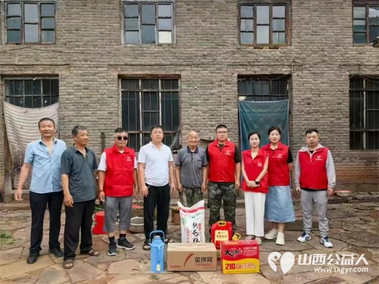 爱心伴我行情暖良坪村----长治圆梦公益协会组织志愿者走进长子县石哲镇良坪村开展公益活动慰问贫困家庭十七户赠送大米、食用油、生活用品 - 第21张