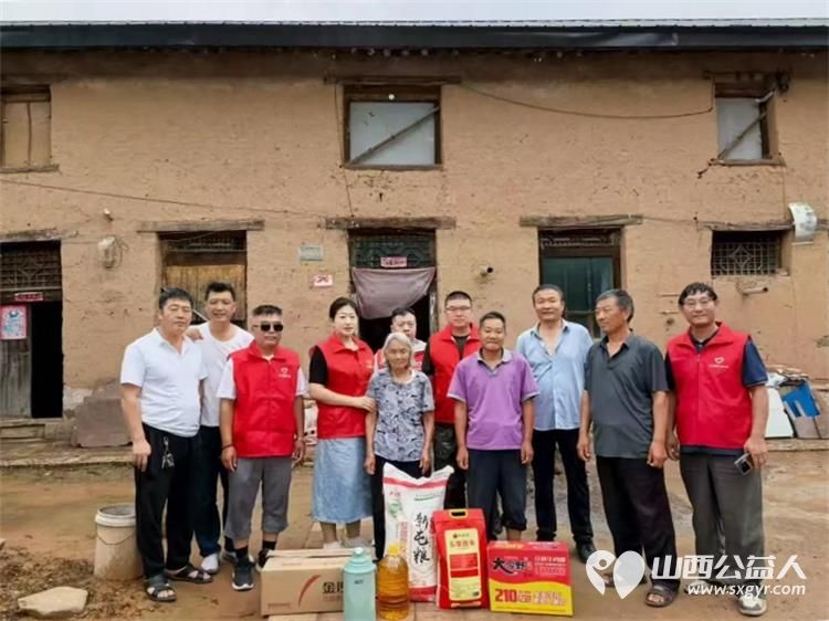 爱心伴我行情暖良坪村----长治圆梦公益协会组织志愿者走进长子县石哲镇良坪村开展公益活动慰问贫困家庭十七户赠送大米、食用油、生活用品 - 第20张