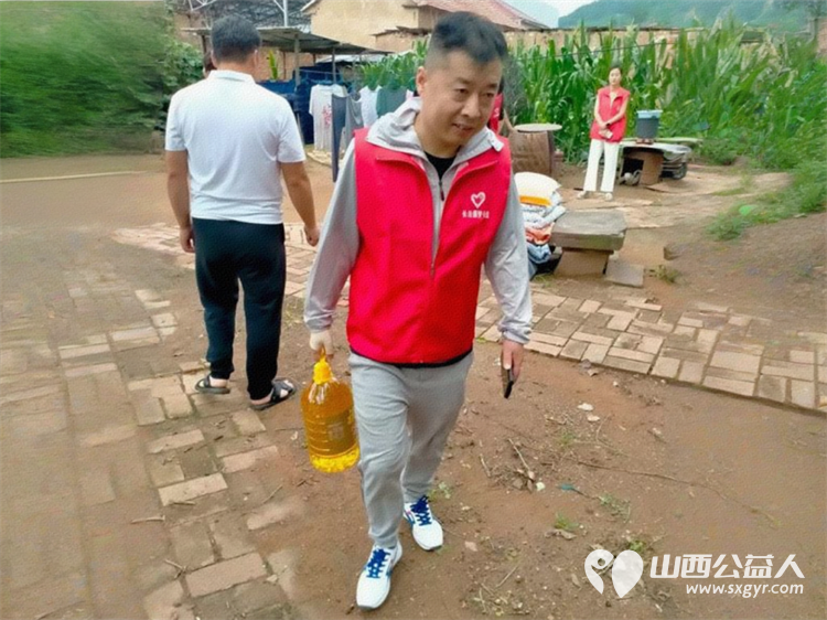 爱心伴我行情暖良坪村----长治圆梦公益协会组织志愿者走进长子县石哲镇良坪村开展公益活动慰问贫困家庭十七户赠送大米、食用油、生活用品 - 第33张