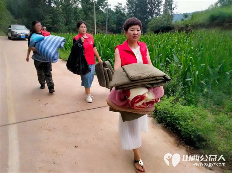 爱心伴我行情暖良坪村----长治圆梦公益协会组织志愿者走进长子县石哲镇良坪村开展公益活动慰问贫困家庭十七户赠送大米、食用油、生活用品 - 第46张