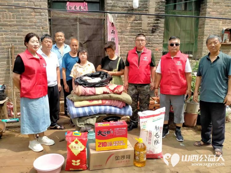 爱心伴我行情暖良坪村----长治圆梦公益协会组织志愿者走进长子县石哲镇良坪村开展公益活动慰问贫困家庭十七户赠送大米、食用油、生活用品 - 第13张