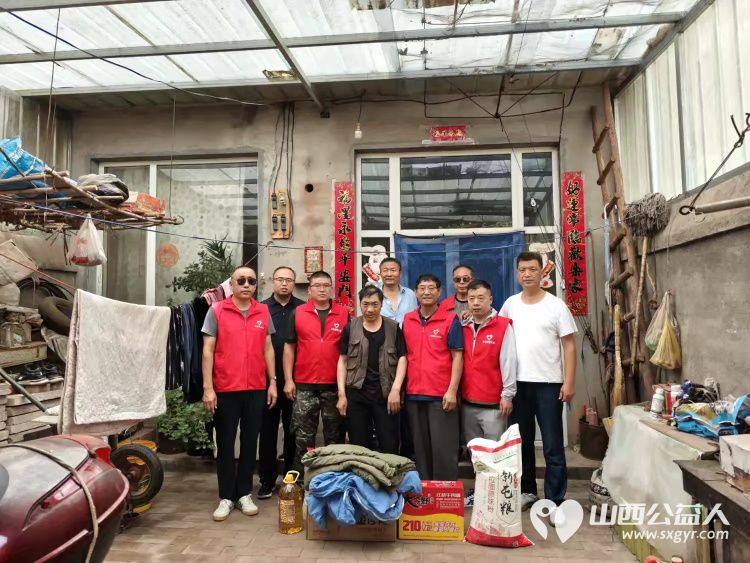 爱心伴我行情暖良坪村----长治圆梦公益协会组织志愿者走进长子县石哲镇良坪村开展公益活动慰问贫困家庭十七户赠送大米、食用油、生活用品 - 第11张