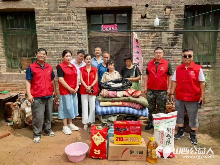 爱心伴我行情暖良坪村----长治圆梦公益协会组织志愿者走进长子县石哲镇良坪村开展公益活动慰问贫困家庭十七户赠送大米、食用油、生活用品 - 第6张