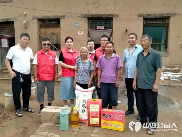 爱心伴我行情暖良坪村----长治圆梦公益协会组织志愿者走进长子县石哲镇良坪村开展公益活动慰问贫困家庭十七户赠送大米、食用油、生活用品 - 第7张