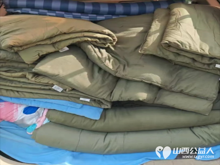 爱心伴我行情暖良坪村----长治圆梦公益协会组织志愿者走进长子县石哲镇良坪村开展公益活动慰问贫困家庭十七户赠送大米、食用油、生活用品 - 第25张