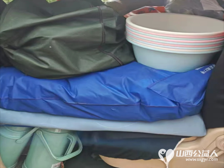 爱心伴我行情暖良坪村----长治圆梦公益协会组织志愿者走进长子县石哲镇良坪村开展公益活动慰问贫困家庭十七户赠送大米、食用油、生活用品 - 第22张