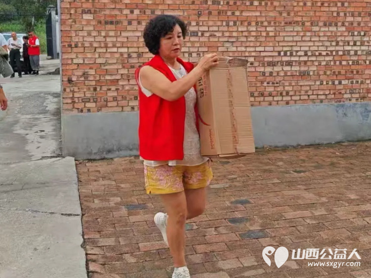 爱心伴我行情暖良坪村----长治圆梦公益协会组织志愿者走进长子县石哲镇良坪村开展公益活动慰问贫困家庭十七户赠送大米、食用油、生活用品 - 第36张