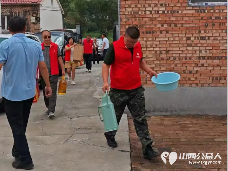 爱心伴我行情暖良坪村----长治圆梦公益协会组织志愿者走进长子县石哲镇良坪村开展公益活动慰问贫困家庭十七户赠送大米、食用油、生活用品 - 第44张