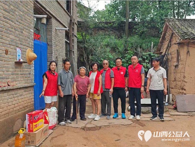 爱心伴我行情暖良坪村----长治圆梦公益协会组织志愿者走进长子县石哲镇良坪村开展公益活动慰问贫困家庭十七户赠送大米、食用油、生活用品 - 第9张