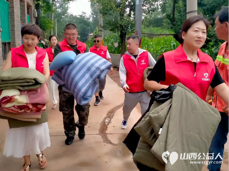 爱心伴我行情暖良坪村----长治圆梦公益协会组织志愿者走进长子县石哲镇良坪村开展公益活动慰问贫困家庭十七户赠送大米、食用油、生活用品 - 第39张