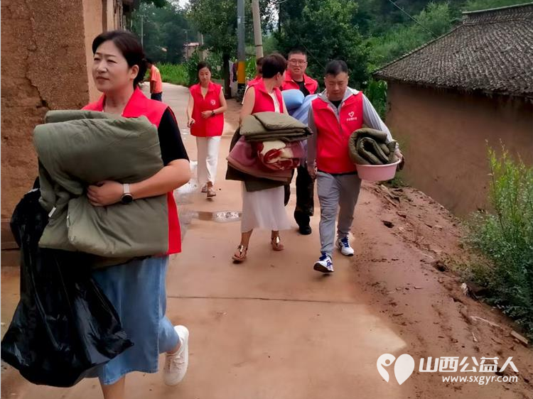 爱心伴我行情暖良坪村----长治圆梦公益协会组织志愿者走进长子县石哲镇良坪村开展公益活动慰问贫困家庭十七户赠送大米、食用油、生活用品 - 第41张