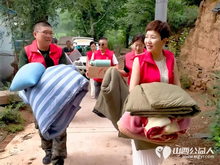 爱心伴我行情暖良坪村----长治圆梦公益协会组织志愿者走进长子县石哲镇良坪村开展公益活动慰问贫困家庭十七户赠送大米、食用油、生活用品 - 第38张