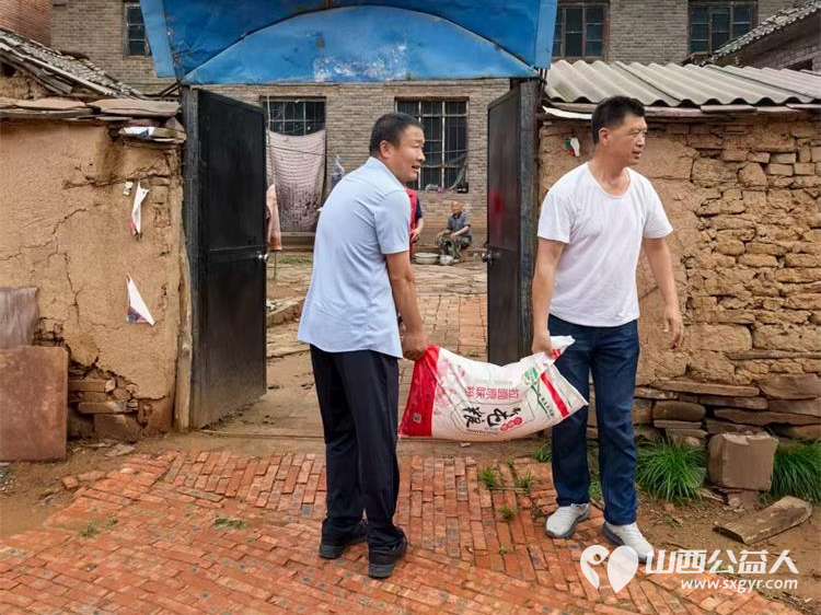 爱心伴我行情暖良坪村----长治圆梦公益协会组织志愿者走进长子县石哲镇良坪村开展公益活动慰问贫困家庭十七户赠送大米、食用油、生活用品 - 第29张
