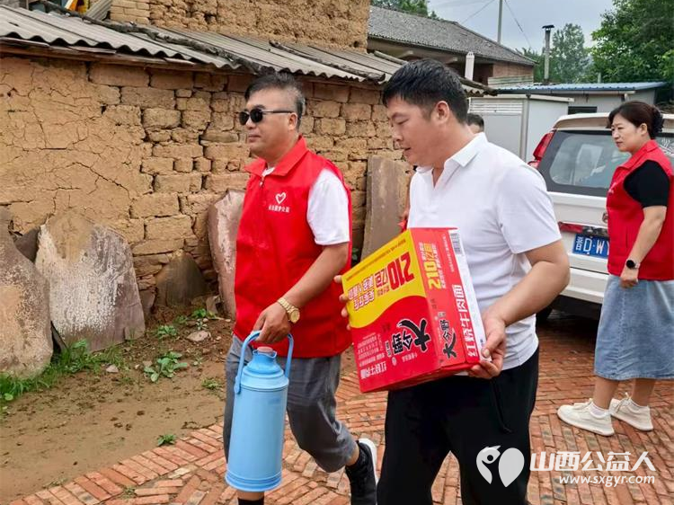 爱心伴我行情暖良坪村----长治圆梦公益协会组织志愿者走进长子县石哲镇良坪村开展公益活动慰问贫困家庭十七户赠送大米、食用油、生活用品 - 第35张