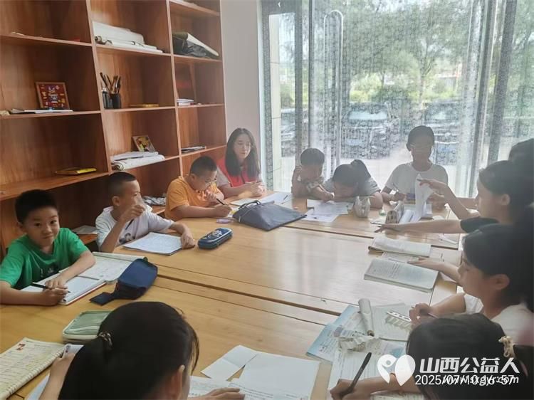 兴县同城爱心公益协会7月9日至14日组织大学生志愿者给放假的孩子们免费课业辅导 - 第6张 - 山西公益人 兴县同城爱心公益协会7月9日至14日组织大学生志愿者给放假的孩子们免费课业辅导 - 第6张