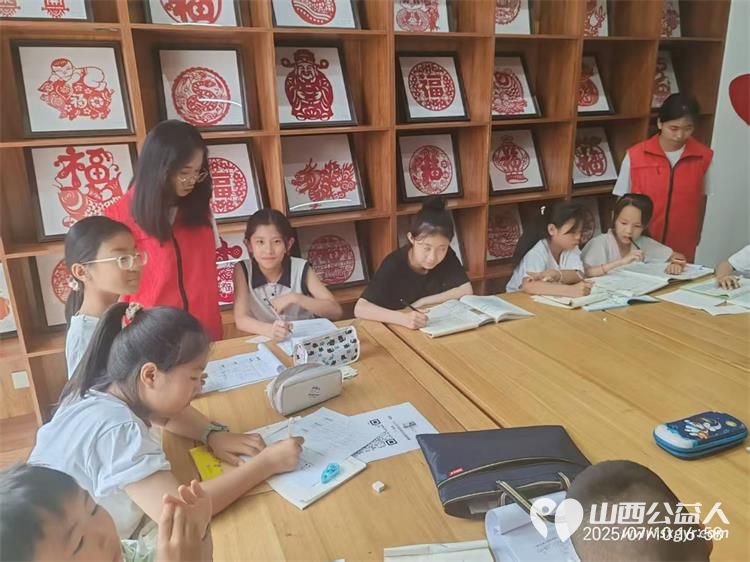 兴县同城爱心公益协会7月9日至14日组织大学生志愿者给放假的孩子们免费课业辅导 - 第4张 - 山西公益人 兴县同城爱心公益协会7月9日至14日组织大学生志愿者给放假的孩子们免费课业辅导 - 第4张