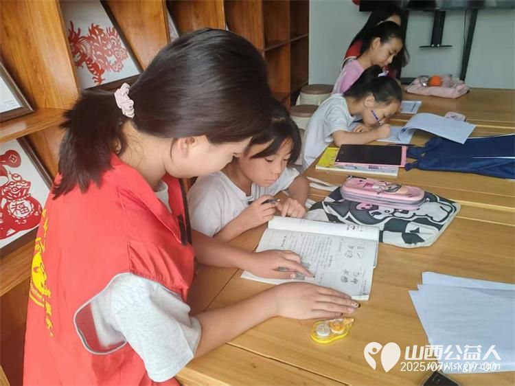 兴县同城爱心公益协会7月9日至14日组织大学生志愿者给放假的孩子们免费课业辅导 - 第10张 - 山西公益人 兴县同城爱心公益协会7月9日至14日组织大学生志愿者给放假的孩子们免费课业辅导 - 第10张