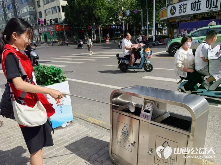 长治市阳光困境儿童帮扶协会组织志愿者走进蔡家巷社区开展志愿服务活动为辖区老年人困境儿童等提供理发服务 - 第10张 - 山西公益人 长治市阳光困境儿童帮扶协会组织志愿者走进蔡家巷社区开展志愿服务活动为辖区老年人困境儿童等提供理发服务 - 第10张