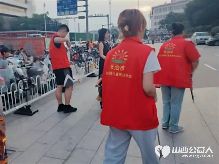 长治市阳光困境儿童帮扶协会和贝森口腔医院、蔡家巷社区“健康口腔 欢乐夏夜”消夏晚会志愿服务活动 - 第18张 - 山西公益人 长治市阳光困境儿童帮扶协会和贝森口腔医院、蔡家巷社区“健康口腔 欢乐夏夜”消夏晚会志愿服务活动 - 第18张