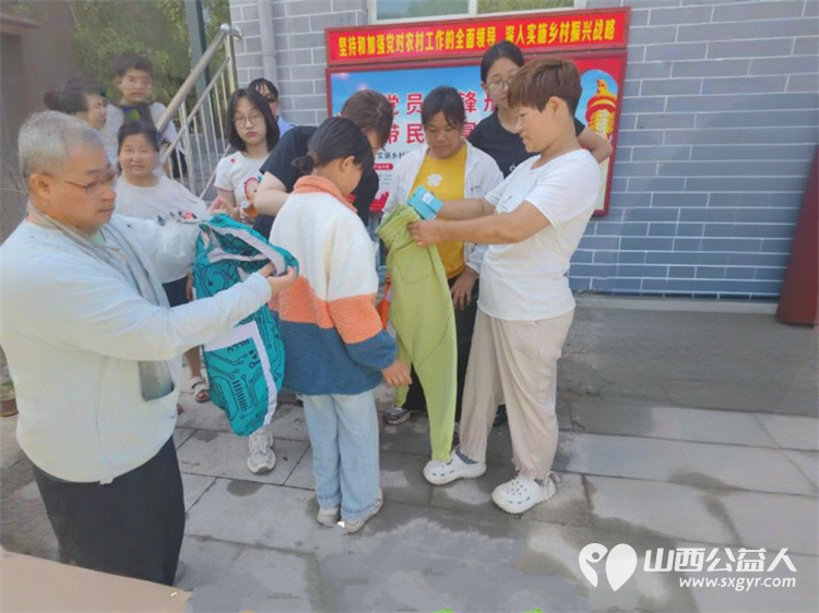 太原市龙城义工志愿者五台山助学活动圆满结束了感谢捐赠爱心衣服、图书、玩偶的志愿者朋友们 - 第4张 - 山西公益人 太原市龙城义工志愿者五台山助学活动圆满结束了感谢捐赠爱心衣服、图书、玩偶的志愿者朋友们 - 第4张