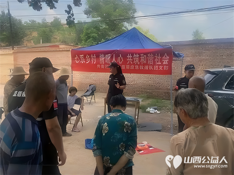 忻府区蓝盾应急救援队团支部组织队员前往三交镇于家沟观里村开展公益服务活动为村民送去了贴心的义务理发服务和实用的急救知识技能 - 第1张 - 山西公益人 忻府区蓝盾应急救援队团支部组织队员前往三交镇于家沟观里村开展公益服务活动为村民送去了贴心的义务理发服务和实用的急救知识技能 - 第1张