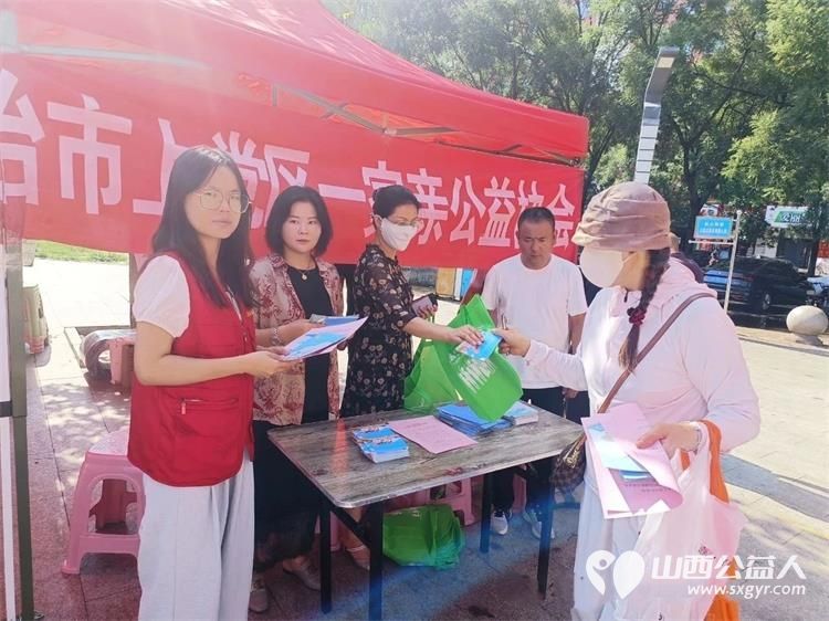 上党区义工协会联合上党区一家亲公益协会等多方力量开展了爱心义剪与义诊公益活动 - 第6张