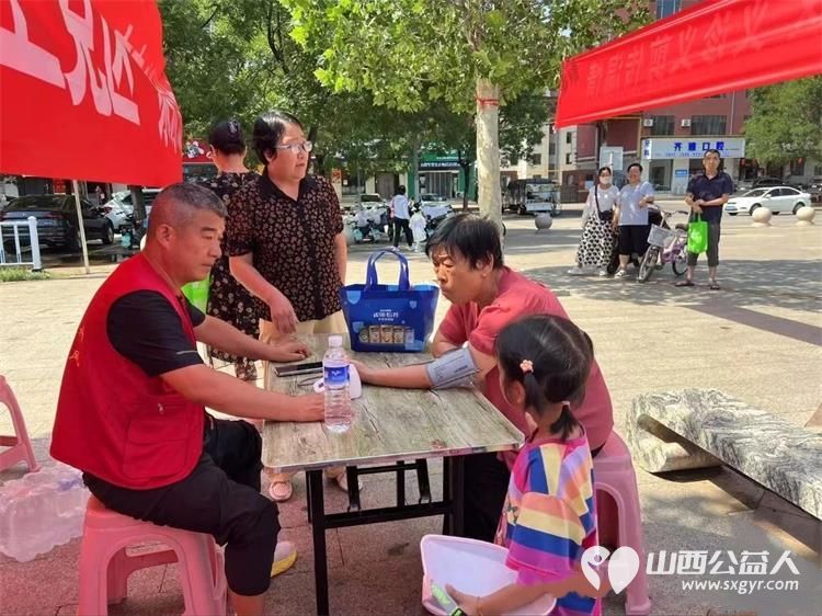上党区义工协会联合上党区一家亲公益协会等多方力量开展了爱心义剪与义诊公益活动 - 第4张