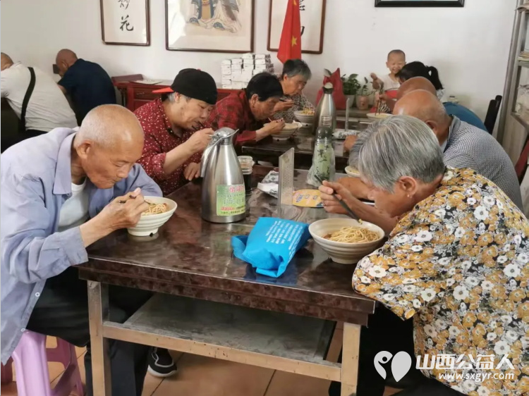 长治市小雨点公益志愿者协会雨花斋二部银发义工9年累计免费供餐37.3万份传递着“赠人玫瑰,手有余香”的公益精神 - 第8张 - 山西公益人 长治市小雨点公益志愿者协会雨花斋二部银发义工9年累计免费供餐37.3万份传递着“赠人玫瑰,手有余香”的公益精神 - 第8张