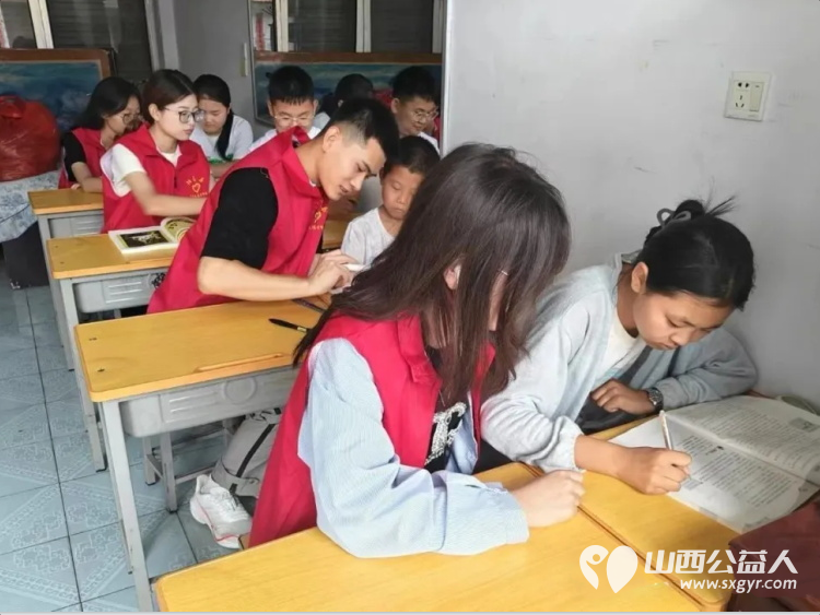 书香三渡爱意相传 正能量公益天津河东联络站携阳高县众爱志愿者协会为困境学生们建立一个图书馆大同书屋600多册图书成为孩子们假期里最珍贵的礼物 - 第4张