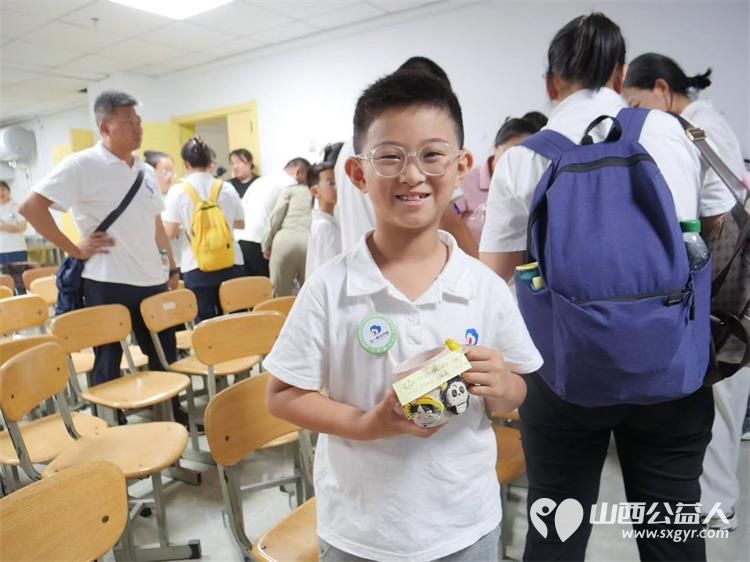 感谢马小马社会公益救助协会组织一束光研学夏令营的志愿者走进太原市灵星孤独症康复中心看望心青年 - 第6张 - 山西公益人 感谢马小马社会公益救助协会组织一束光研学夏令营的志愿者走进太原市灵星孤独症康复中心看望心青年 - 第6张