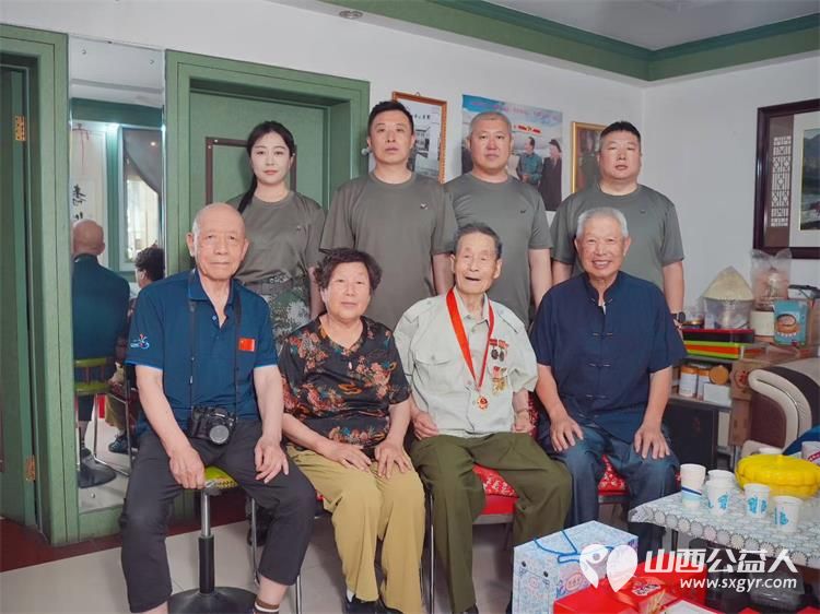 山西省道德模范、最美退役军人在山西(太原)红军后代联谊会和育英学校老校友联谊会老同志陪同下看望了94岁的抗美援朝老兵老党员李同春同志 - 第1张 - 山西公益人 山西省道德模范、最美退役军人在山西(太原)红军后代联谊会和育英学校老校友联谊会老同志陪同下看望了94岁的抗美援朝老兵老党员李同春同志 - 第1张