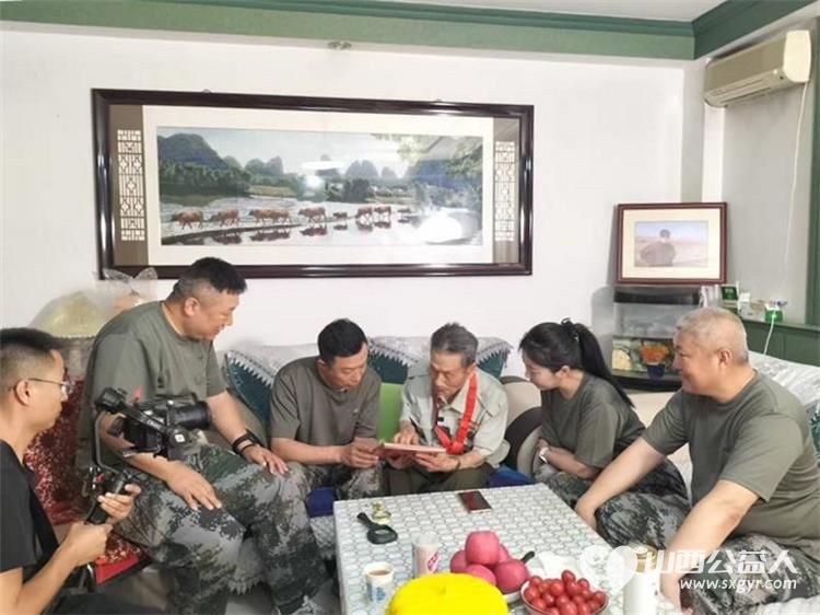山西省道德模范、最美退役军人在山西(太原)红军后代联谊会和育英学校老校友联谊会老同志陪同下看望了94岁的抗美援朝老兵老党员李同春同志 - 第2张 - 山西公益人 山西省道德模范、最美退役军人在山西(太原)红军后代联谊会和育英学校老校友联谊会老同志陪同下看望了94岁的抗美援朝老兵老党员李同春同志 - 第2张