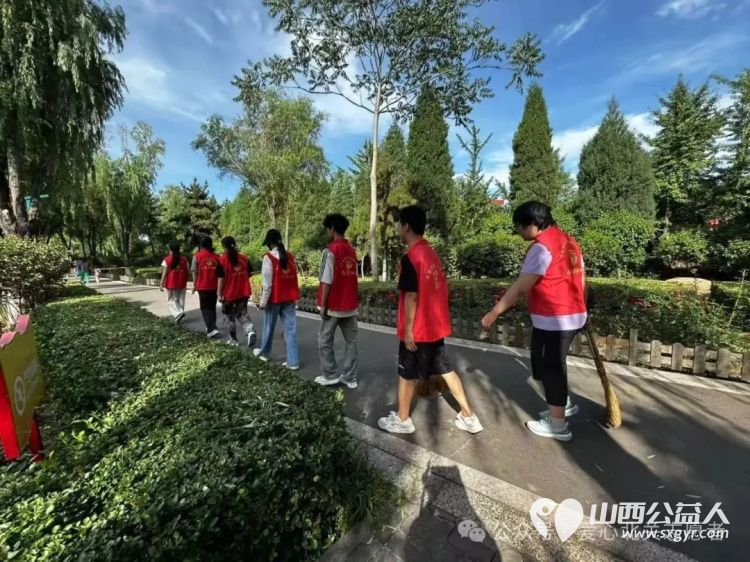 环保同心社区同行 介休市北关街道彦博路社区志愿者协会组织大学生假期环保实践让环保理念落地生根期待更多人接过绿色接力棒持续点亮城市的生态底色 - 第3张 - 山西公益人 环保同心社区同行 介休市北关街道彦博路社区志愿者协会组织大学生假期环保实践让环保理念落地生根期待更多人接过绿色接力棒持续点亮城市的生态底色 - 第3张
